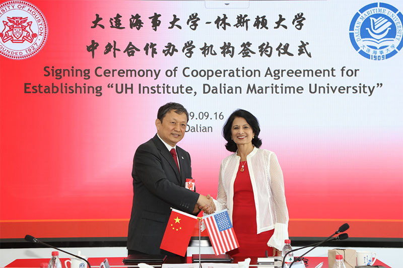 On September 16, 2019, Renu Khator, President of University of Houston, visited Dalian Maritime University and signed the Cooperation Agreement to establish the “UH Institute, Dalian Maritime University”.